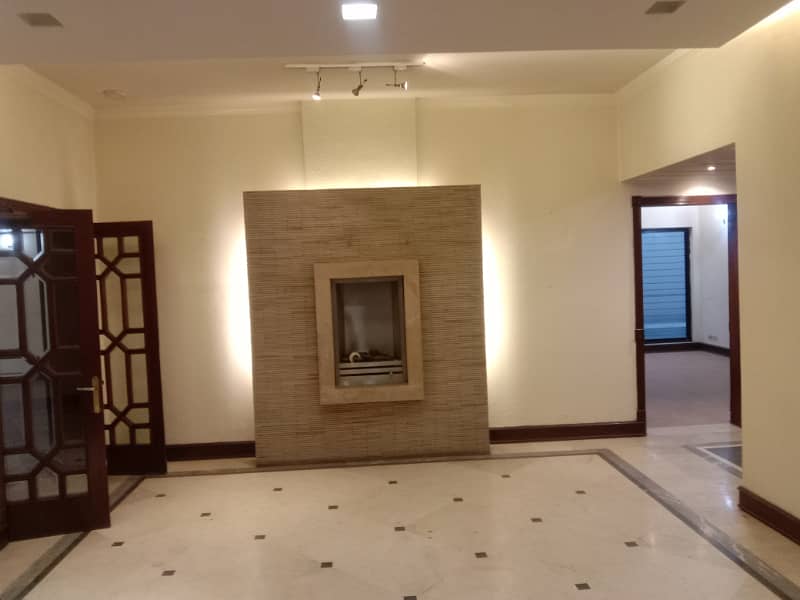 1Kanal W Block Owner Build Beautiful House For Sale DHA Phase 3 20