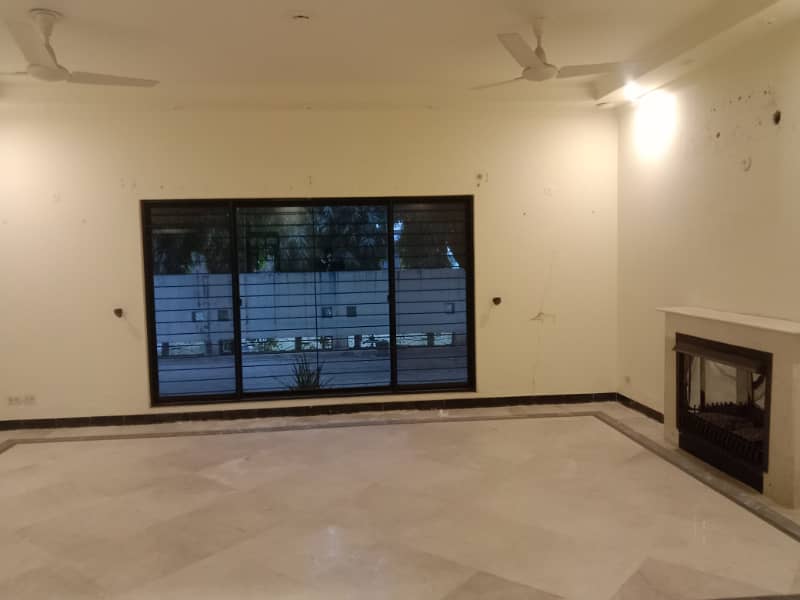 1Kanal W Block Owner Build Beautiful House For Sale DHA Phase 3 23