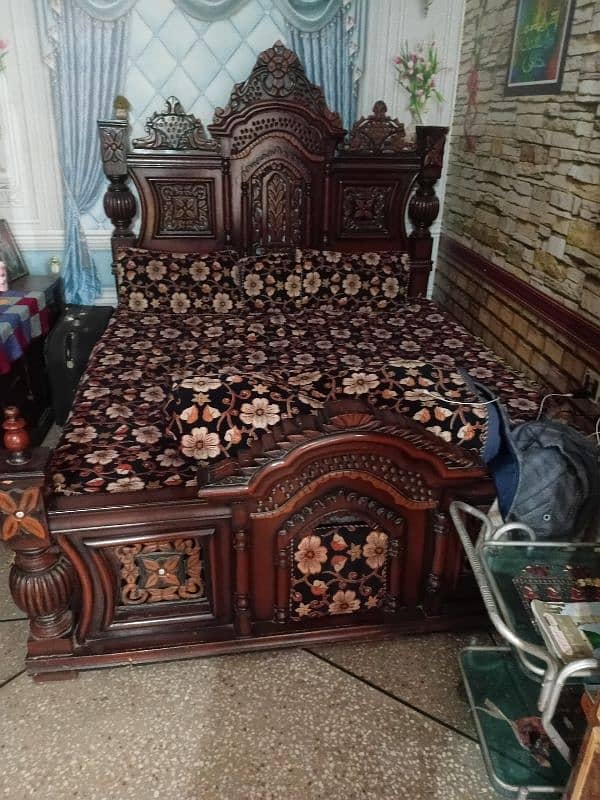 New bed hai 3 mounth use hai or totally wood 2