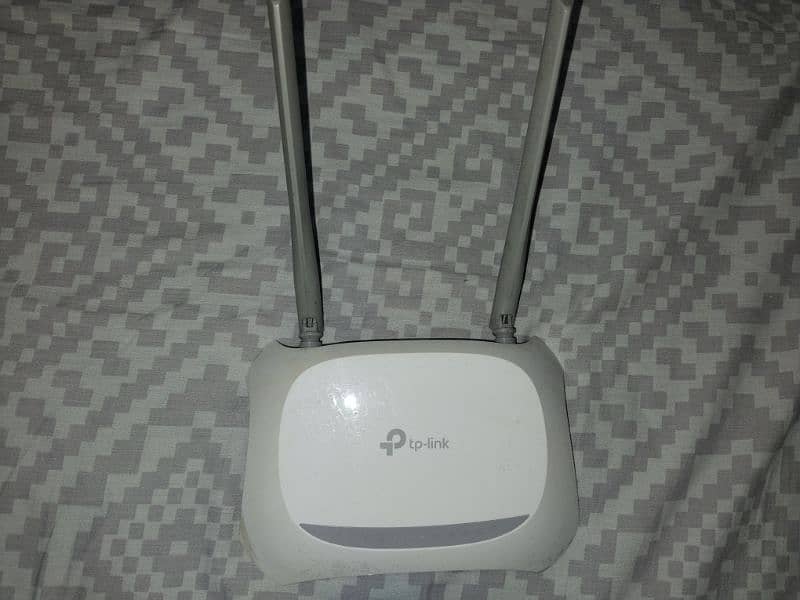 TP LINK WR840N Router 1