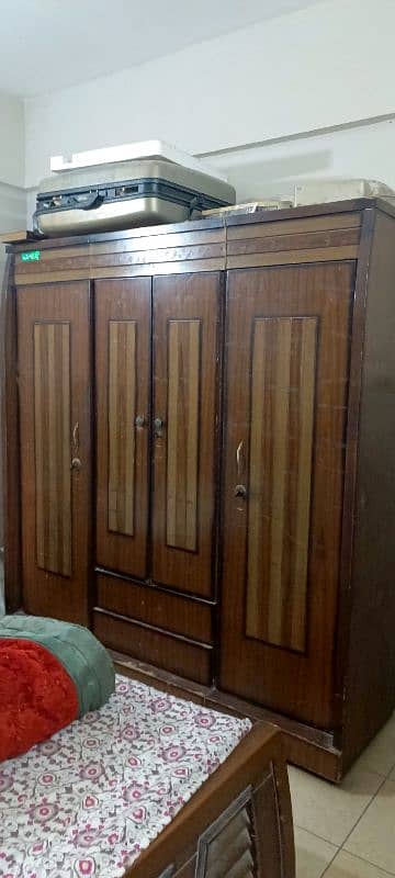 5-Piece King-Size Bedroom Set (Second hand) 6