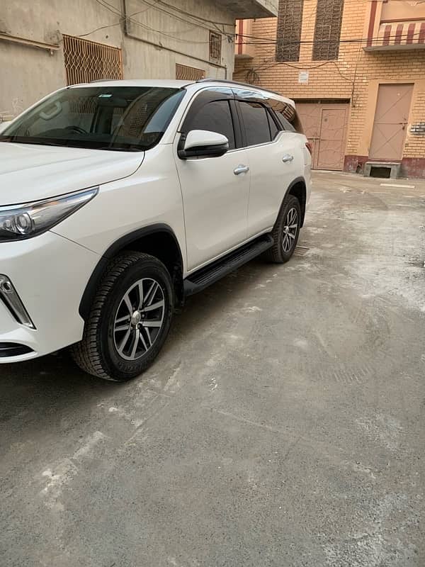 Toyota Fortuner 2021 V 4