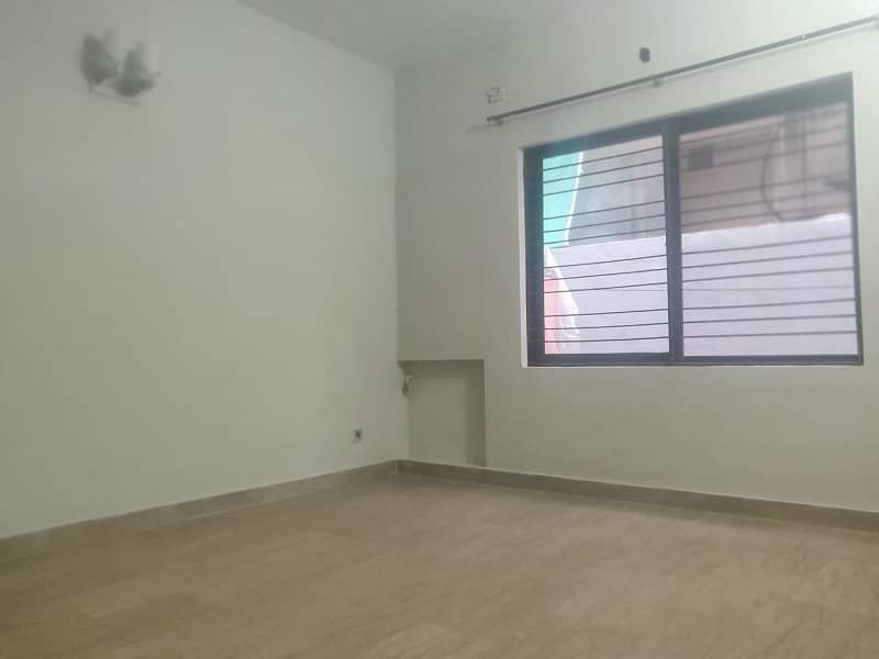 Dha Phase 3,10 Marla Full House For Rent 7