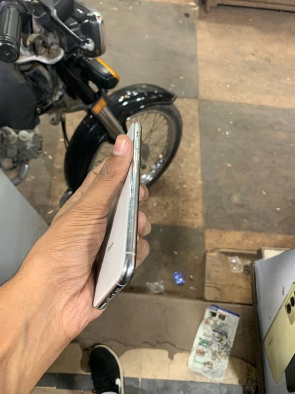 IPHONE XS NON PTA 2