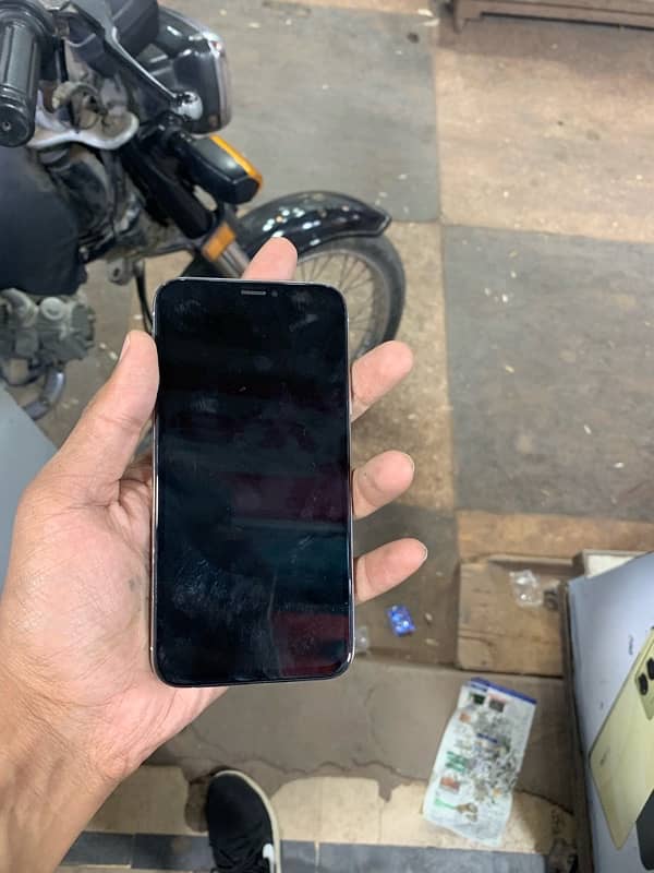 IPHONE XS NON PTA 4