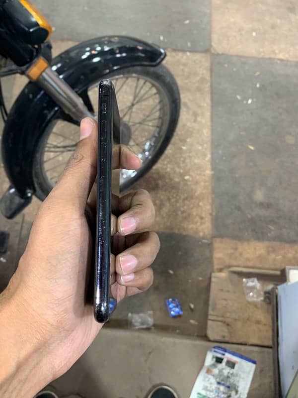 IPHONE XS NON PTA 6