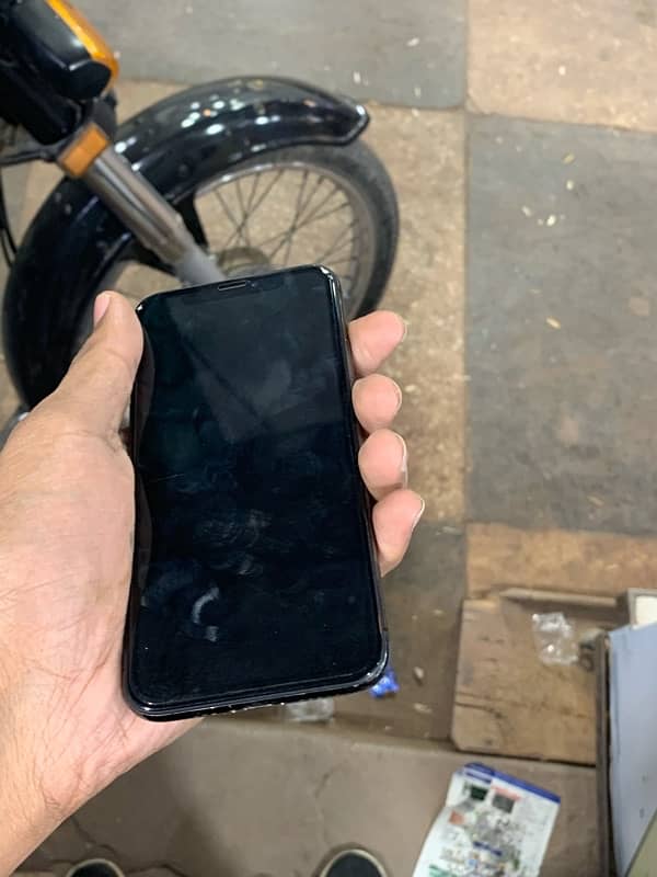 IPHONE XS NON PTA 7