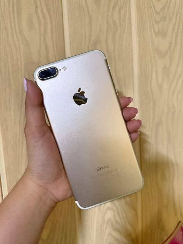 For sale  iPhone 7plus  Lady owned  128 gb 2