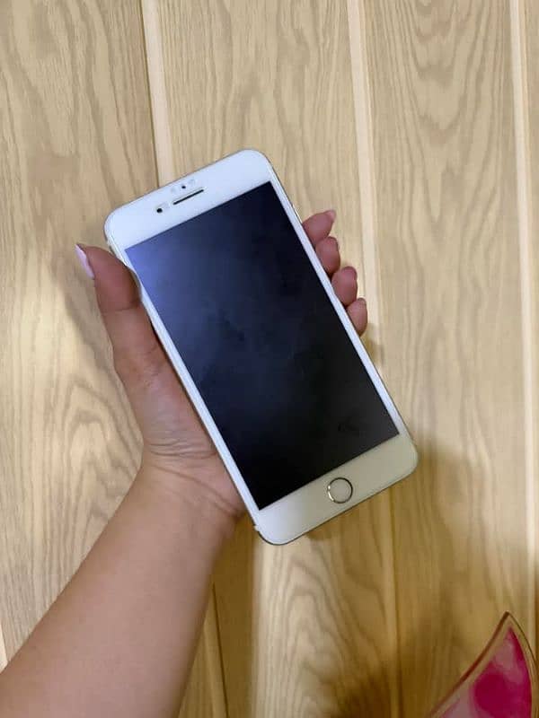 For sale  iPhone 7plus  Lady owned  128 gb 3