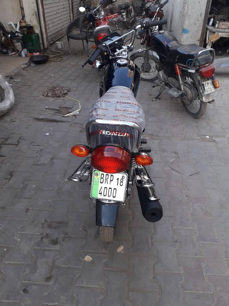 Honda 125 2018 Like NEW Golden Number 2