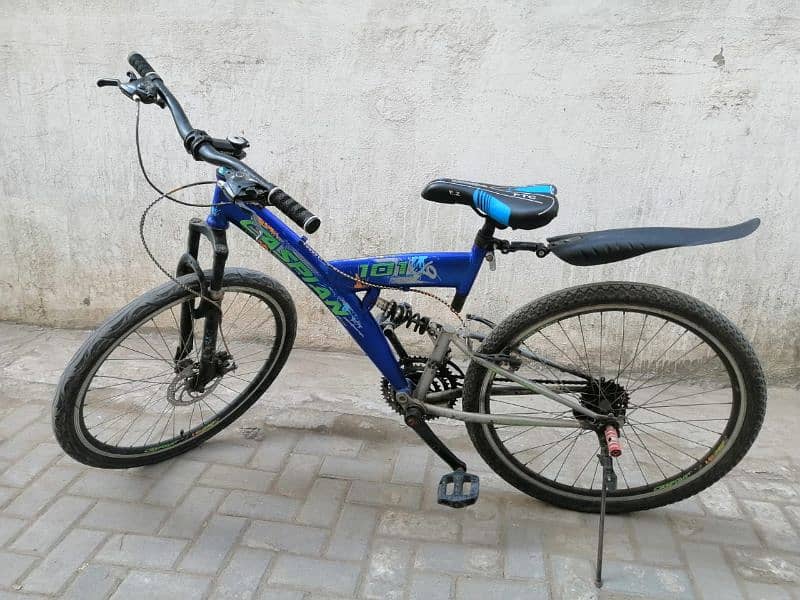 mountain bicycle with 1 disk brake , 1 suspension and gears 0