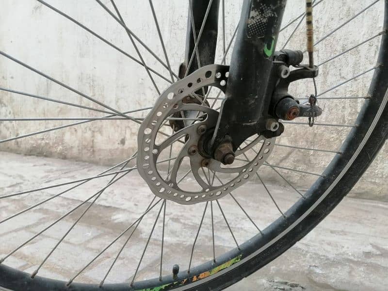 mountain bicycle with 1 disk brake , 1 suspension and gears 5