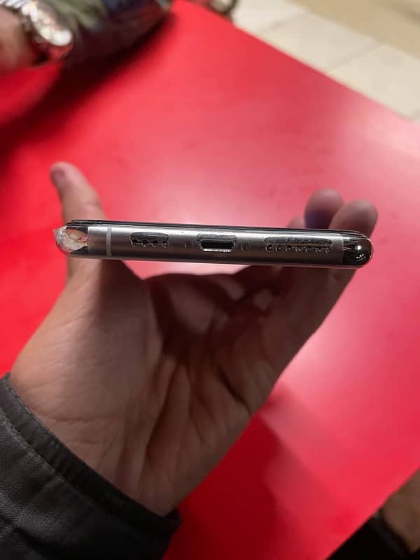 iphone 11 pro max Pta Approved 4