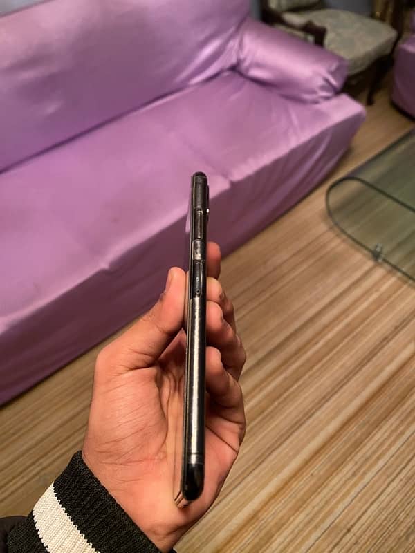 i phone XS Max 4