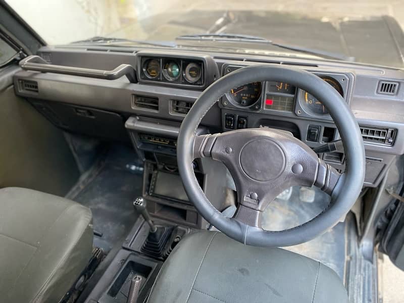 Mitsubishi Pajero 1988 6