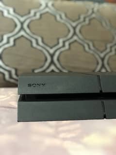 PS4 ( 500 gb ) with 2 original dualshock controllers