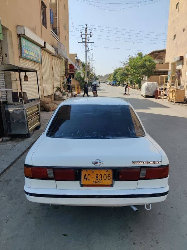 Nissan Sunny 1992 3