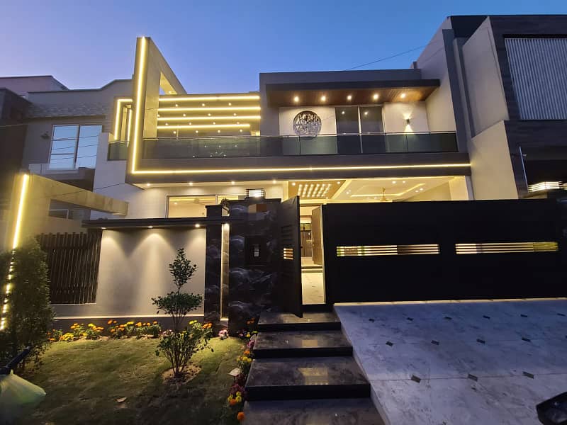 11 Marla Brand New Double Heighted Luxury House Double Story For Sale Eden Valley Society Area Boundary Wall Canal Road* Faisalabad 0