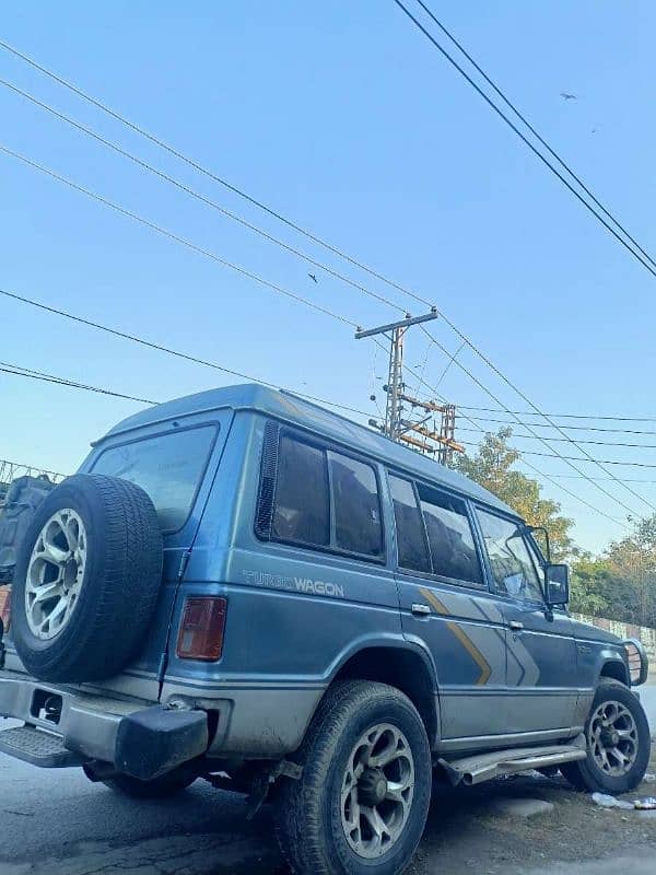 Mitsubishi Pajero 1987 3