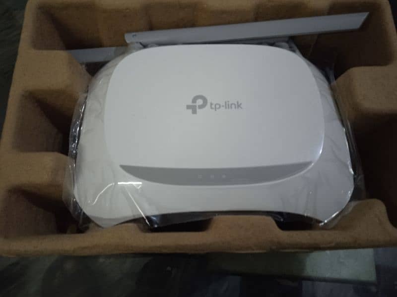 TP Link Router TL-WR840N 4