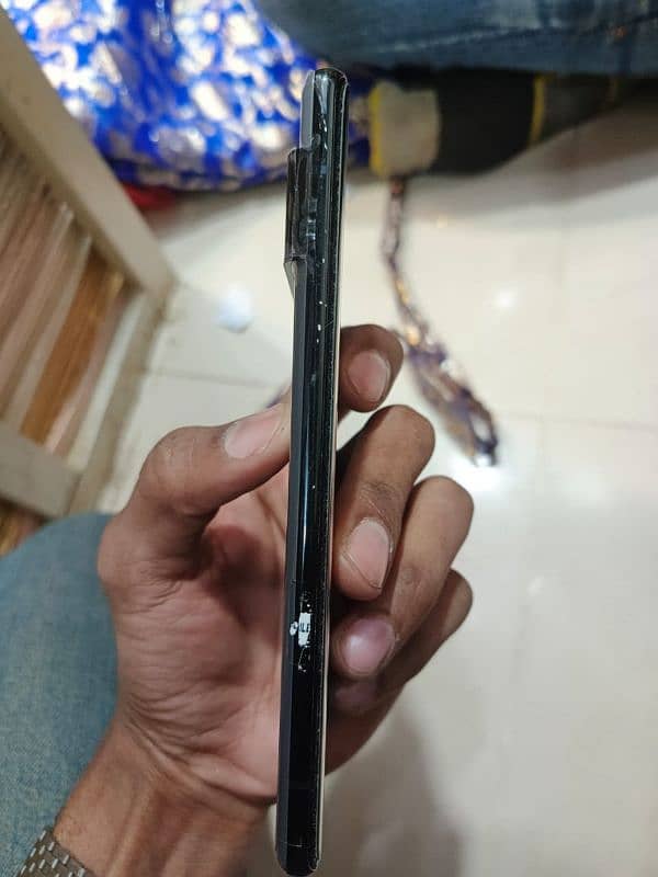 Pixel 6 Pro 128Gb Condition 10.9 Screen par Dot hai uper pic me dekh 5