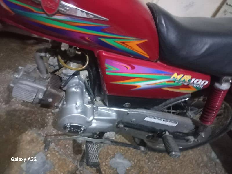 Self start 100 cc Metro bike for sale one hand use 3