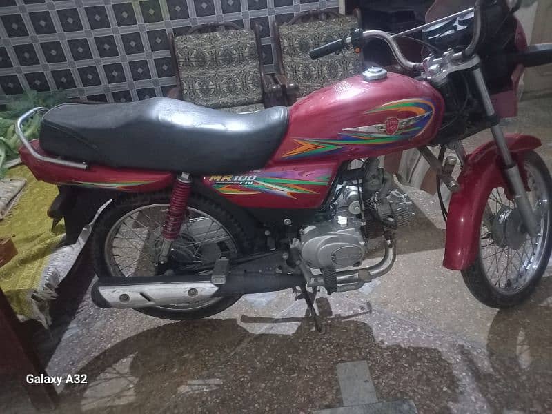 Self start 100 cc Metro bike for sale one hand use 12