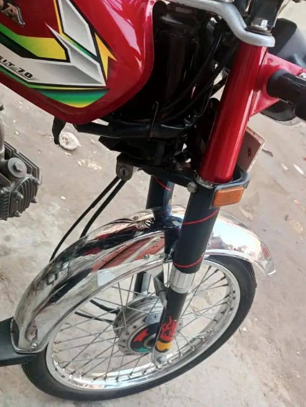 23 model 70cc motor bike new 10/9 condition 3