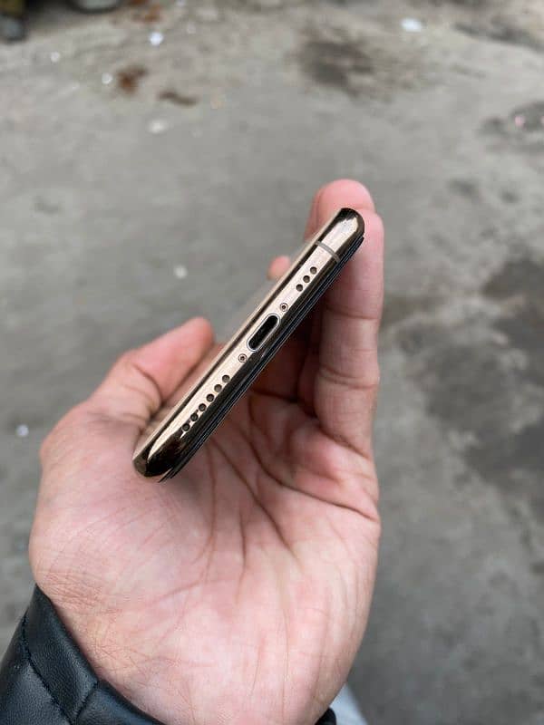 iPhone xs nonpta 64 GB 77 battery health 0