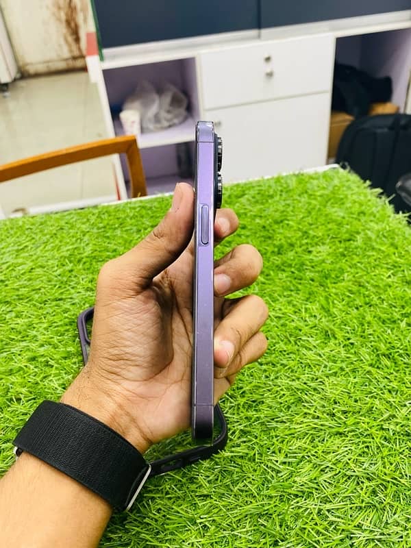 IPHONE 14 PRO (1TB) 6