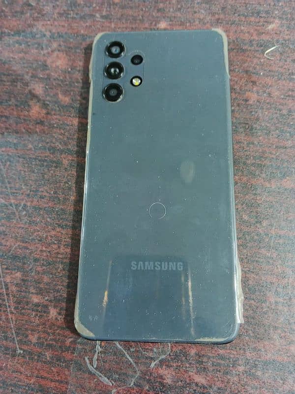 Samsung galaxy A 32 Box charg Janiun sath ha 4