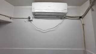 1 Ton Orient inverter a. c just like brand new condition