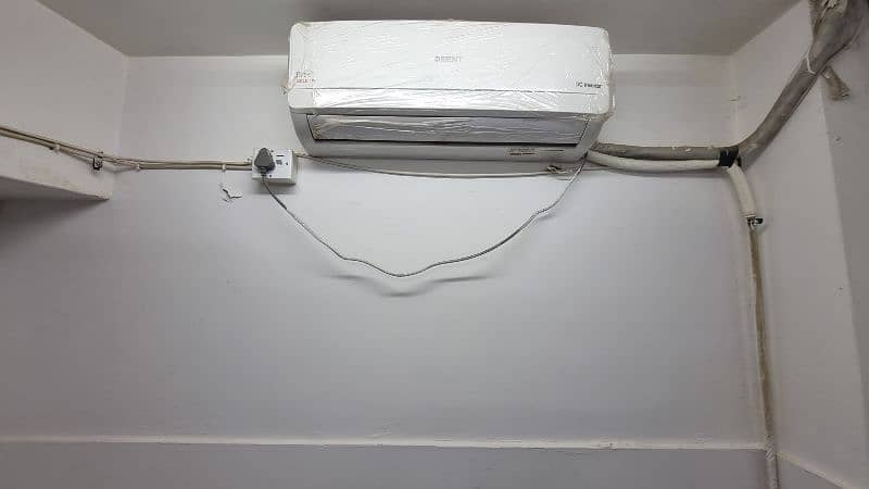 1 Ton Orient inverter a. c just like brand new condition 0