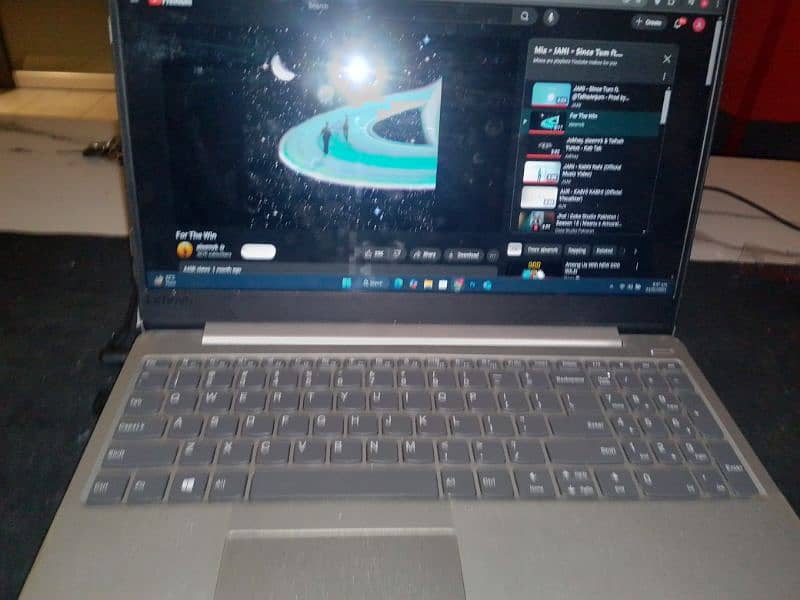 Lenovo IdeaPad 330S with 12gb ram and 1gb dedicated graphics card 0