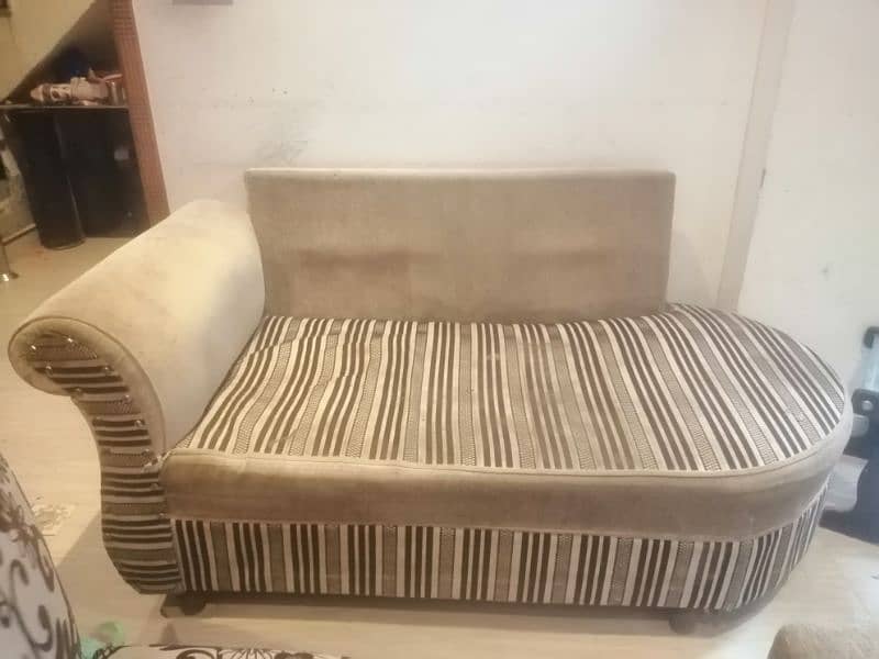 Sofa 3+2 Seater In Good Condition 1