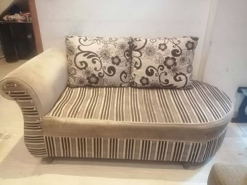 Sofa 3+2 Seater In Good Condition 2