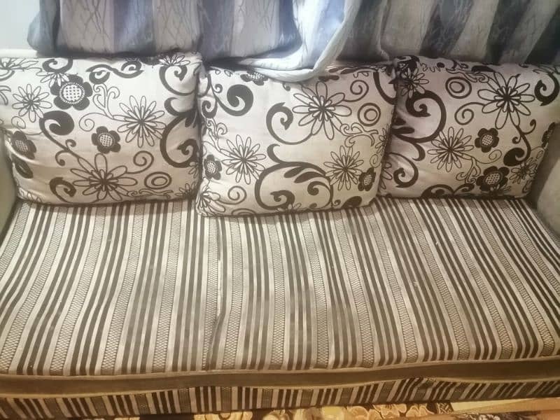 Sofa 3+2 Seater In Good Condition 5