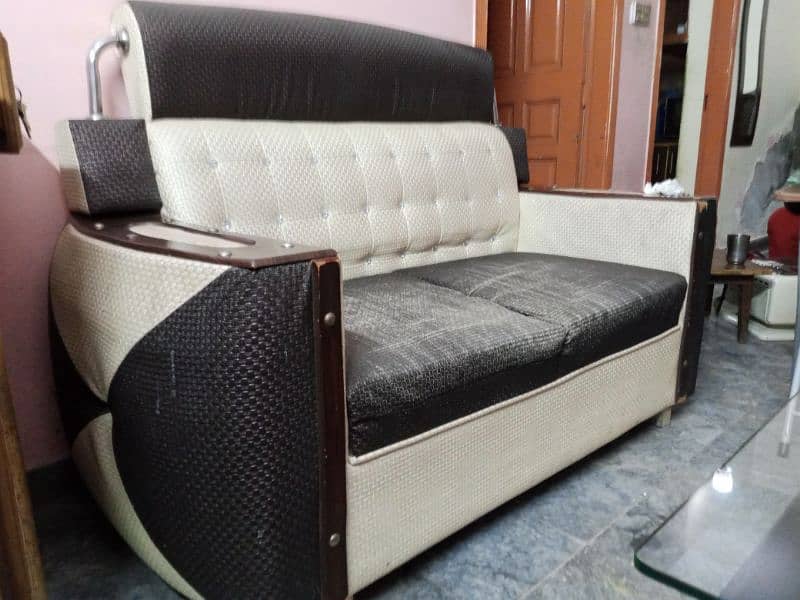 urgent sale 6 seater sofa 2