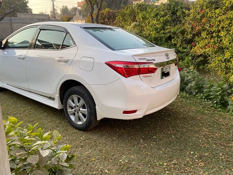 Toyota Corolla Altis 2017 1