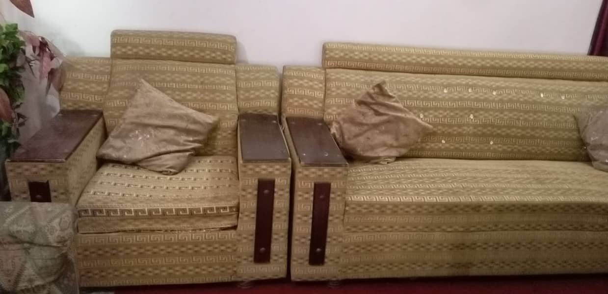 2 SOFA SETS DIFFERENT DESIGN 4