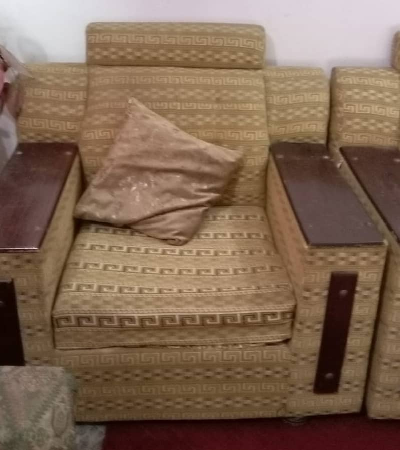 2 SOFA SETS DIFFERENT DESIGN 5