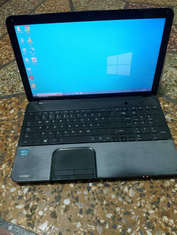 Toshiba satellite C850 Core i5 2nd generation 4gb ram 250gb HDD 0