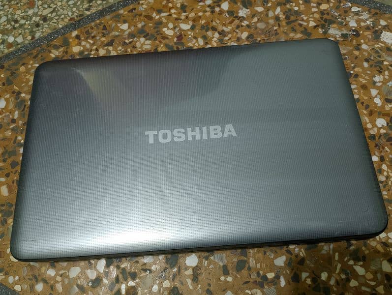 Toshiba satellite C850 Core i5 2nd generation 4gb ram 250gb HDD 1