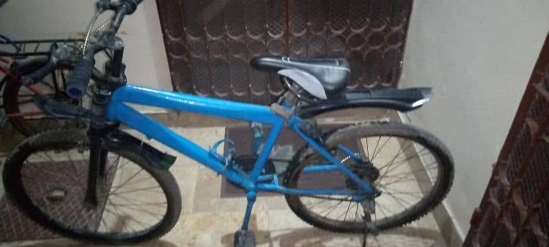 USED BICYCLE ADJUSTABLE SIZE 4