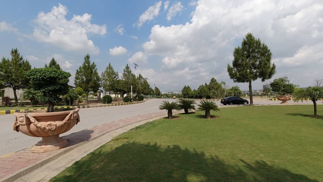 4 Kanal Main Road Facing (Pine Avenue) Developed & Possession Farm House Plot 1