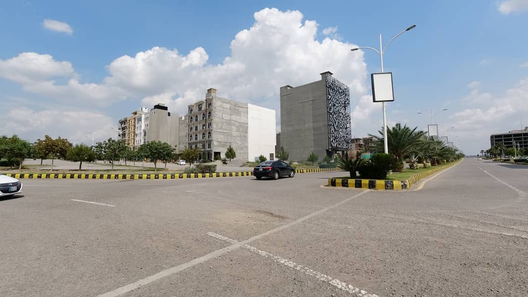 4 Kanal Main Road Facing (Pine Avenue) Developed & Possession Farm House Plot 7