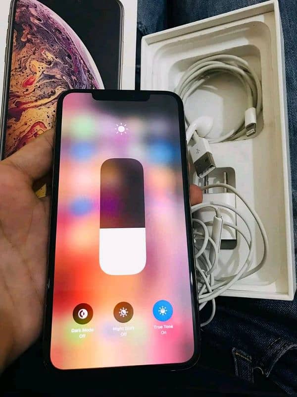 Apple iphone Xs max 256 gb Momery Full Box PTA Approved  03193220609 0