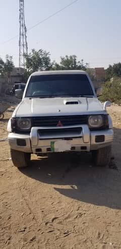 Mitsubishi Pajero 1990