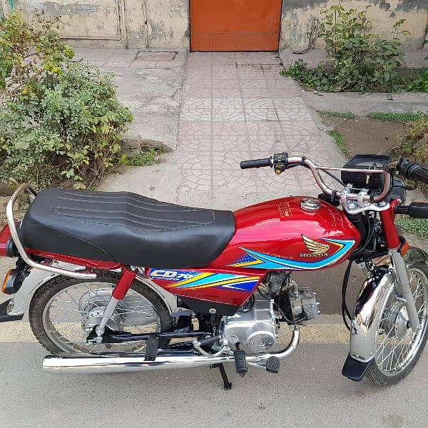 HONDA CD 70 BIKE 4