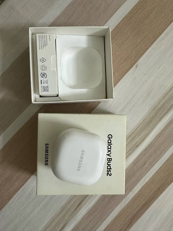 ORIGINAL SAMSUNG GALAXY BUDS 2 brand new condition 0